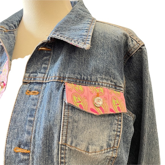 UPCYCLED MED-LT WASH DENIM JEANS JACKET PINK PAISLEY RIBBON AND CRYSTAL BUTTONS - Picture 3 of 10